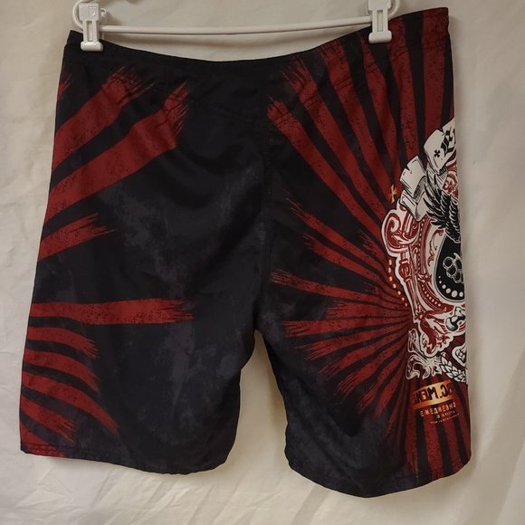 MMA Elite Mens XL Red Black Spade Wing Bone Fighter Trainers Shorts 11in Inseam - Picture 6 of 12